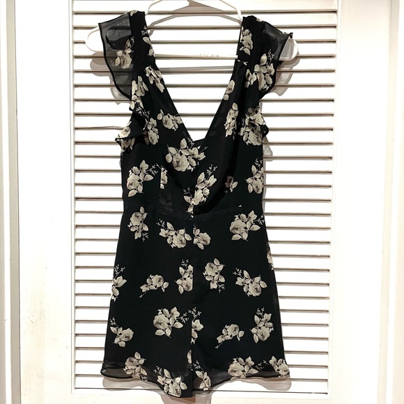 kimchi Blue UO Women’s Floral Romper - Picture 4 of 13